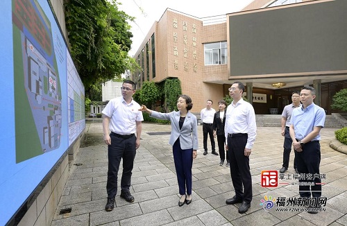 郭寧寧吳賢德檢查高考準(zhǔn)備工作