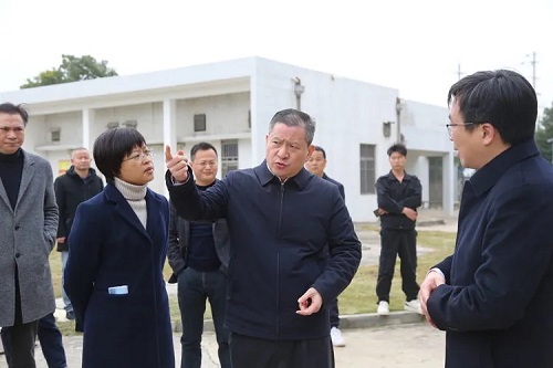 倉山區(qū)黨政主要領(lǐng)導帶隊開展“河長日”巡河活動