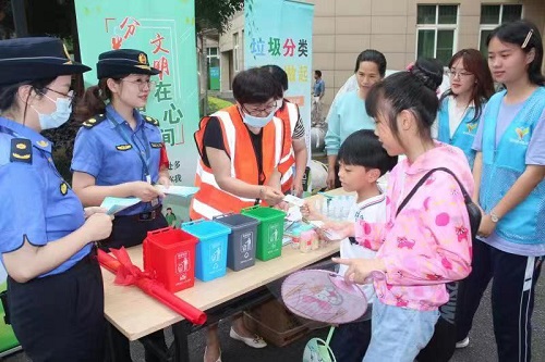 生活垃圾分類專題宣傳活動走進倉山區(qū)金洲社區(qū)傲梅苑小區(qū)