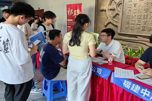 倉山區(qū)“書記區(qū)長送崗留才進(jìn)校園”活動(dòng)走進(jìn)福建船政交通職業(yè)學(xué)院