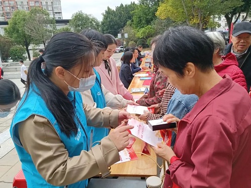 【憲法宣傳周】大力弘揚(yáng)憲法精神,，推動(dòng)進(jìn)一步全面深化改革