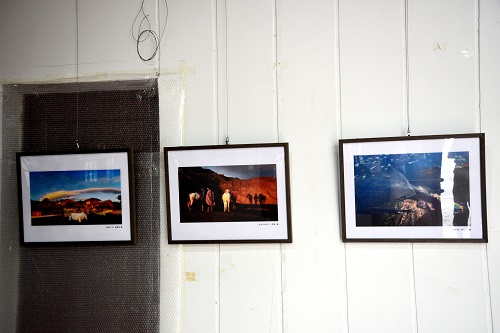 “煙山緣 泗水情 —— 印尼風(fēng)情攝影油畫(huà)展” 在倉(cāng)山區(qū)煙山畫(huà)院?jiǎn)⒛?