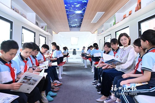閱讀列車“駛?cè)搿苯鹕叫W