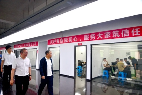 【強(qiáng)產(chǎn)業(yè) 優(yōu)環(huán)境】區(qū)委主要領(lǐng)導(dǎo)現(xiàn)場辦公推進(jìn)重點(diǎn)項(xiàng)目征遷