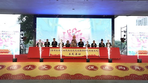 盛況空前,！今天,，這位“陸上女神”引熱議！