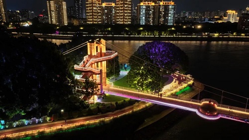 萬燈之夜28日璀璨啟幕,，首日客流突破萬人！